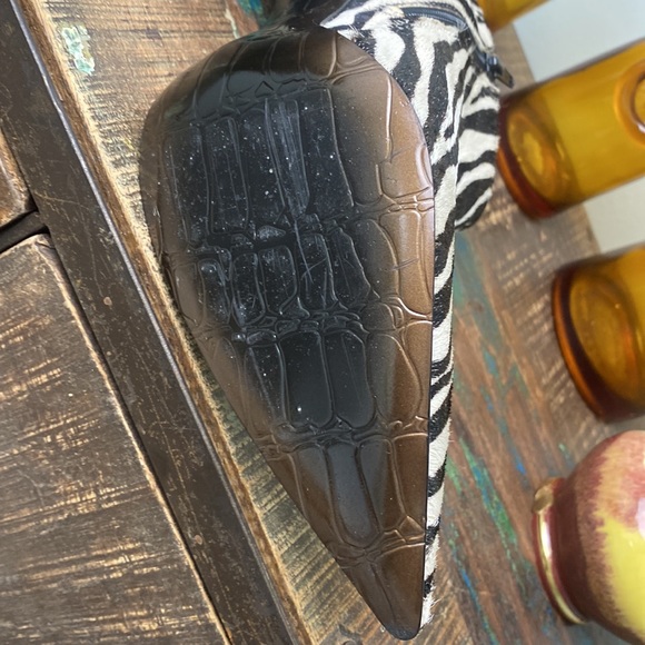 🦓🦓🦓 Zebra Print boots that I never wore size 8. 4-5 inch heels BRAND NEW - Picture 13 of 13